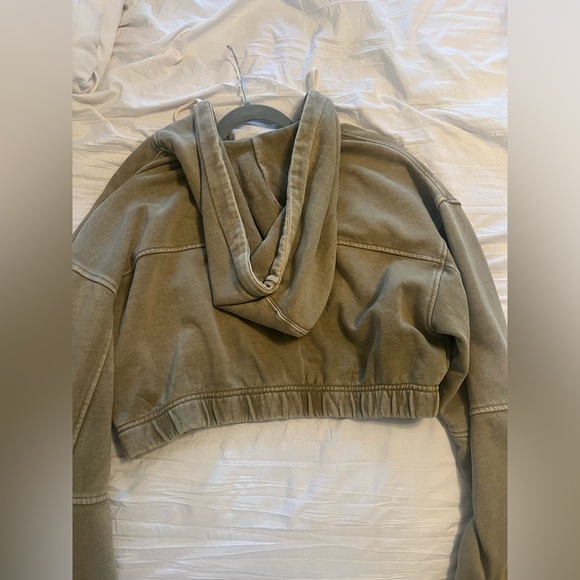 Urban outfitters cropped zip up - Picture 2 of 3